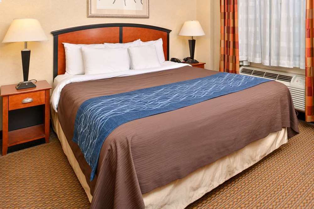 Red Lion Inn And Suites Brooklyn New York Room photo