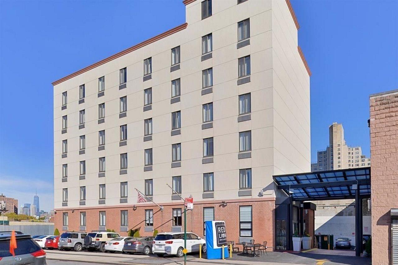 Red Lion Inn And Suites Brooklyn New York Exterior photo