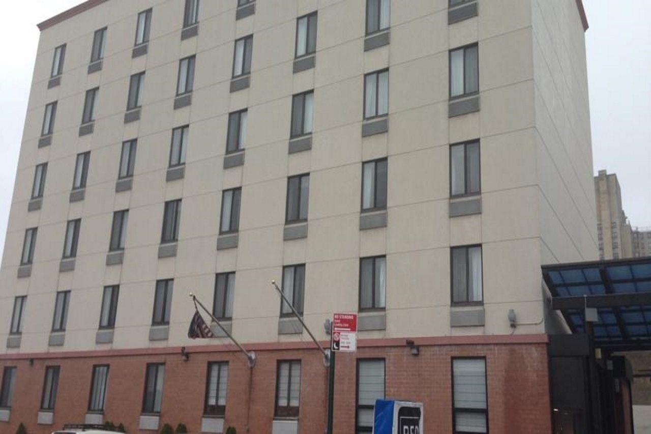 Red Lion Inn And Suites Brooklyn New York Exterior photo