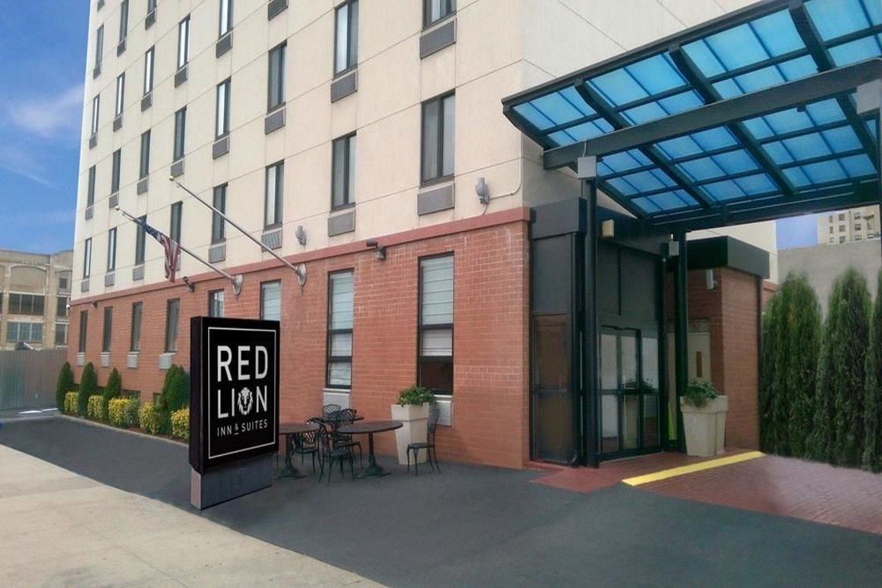 Red Lion Inn And Suites Brooklyn New York Exterior photo