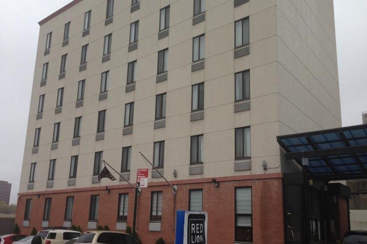 Red Lion Inn And Suites Brooklyn New York Exterior photo