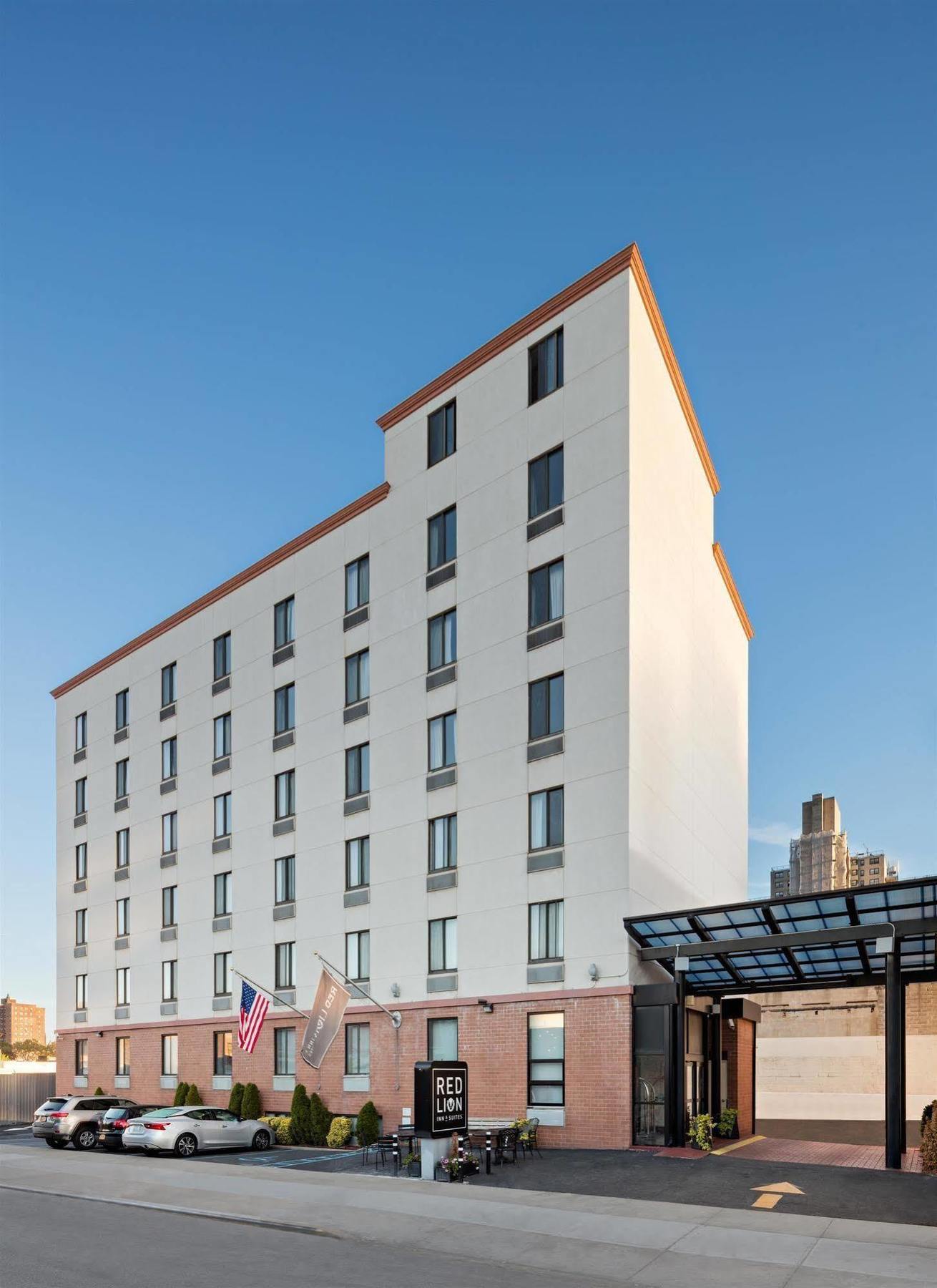 Red Lion Inn And Suites Brooklyn New York Exterior photo