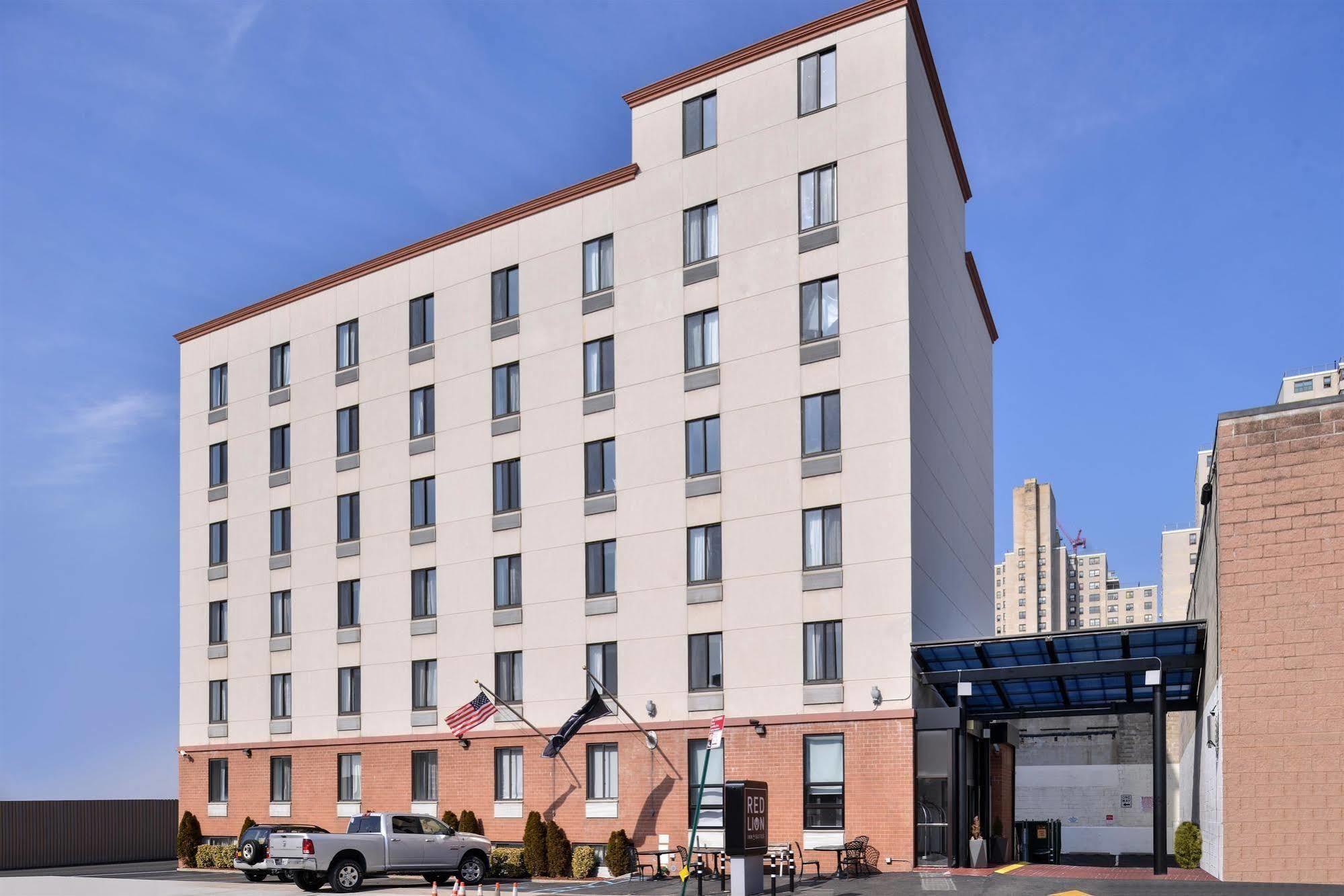 Red Lion Inn And Suites Brooklyn New York Exterior photo